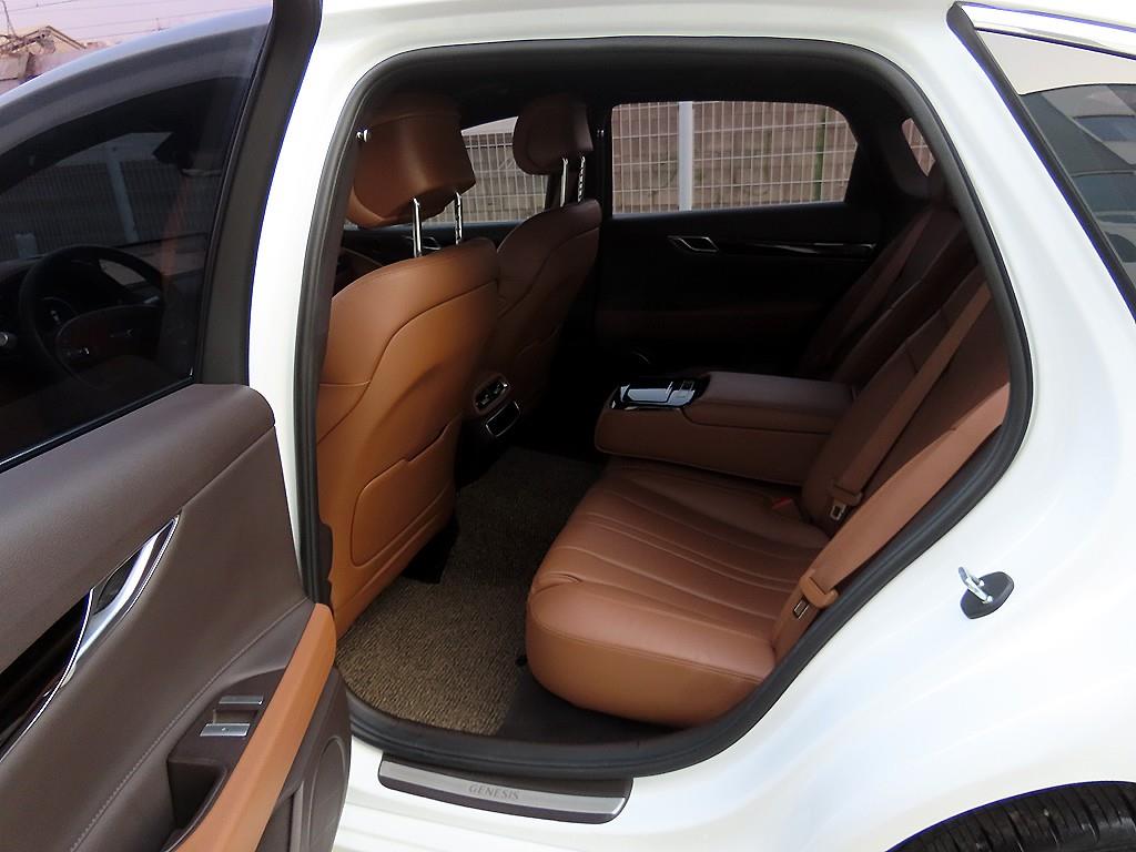 Genesis G80 - Vista 6