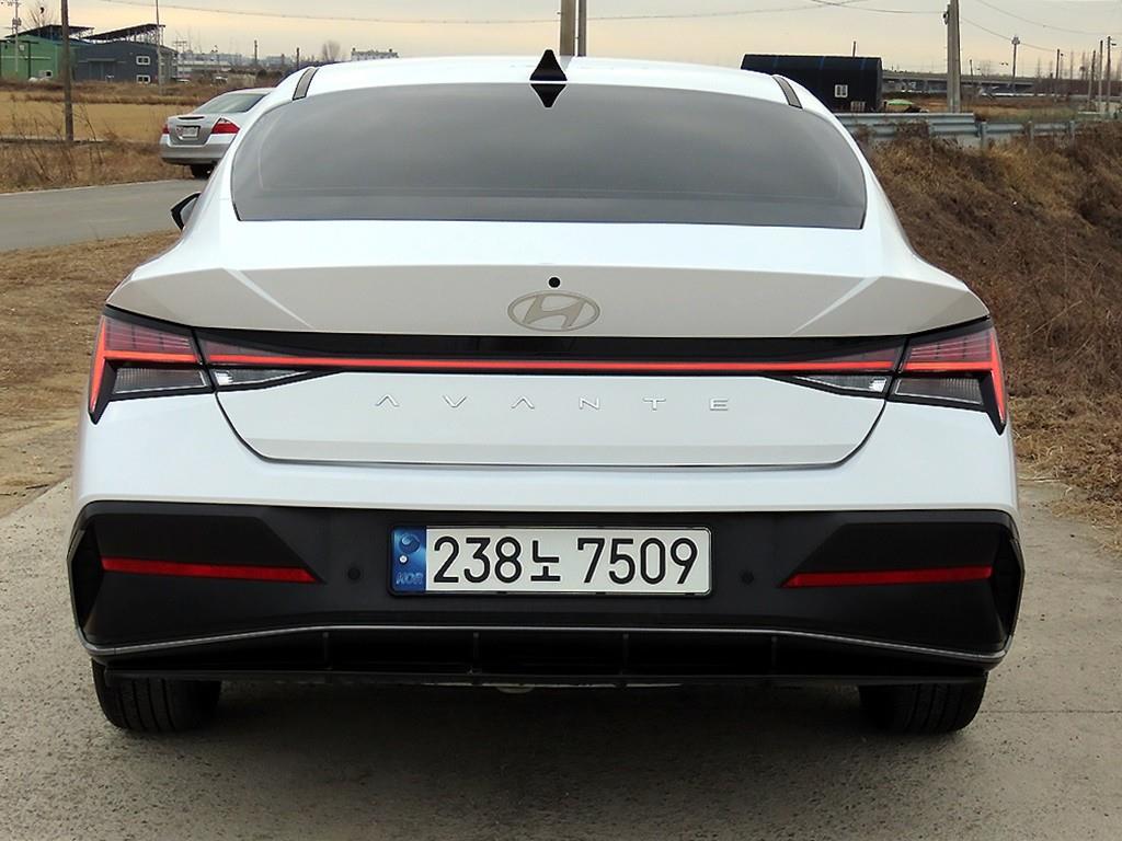 HYUNDAI Avante - Vista 4