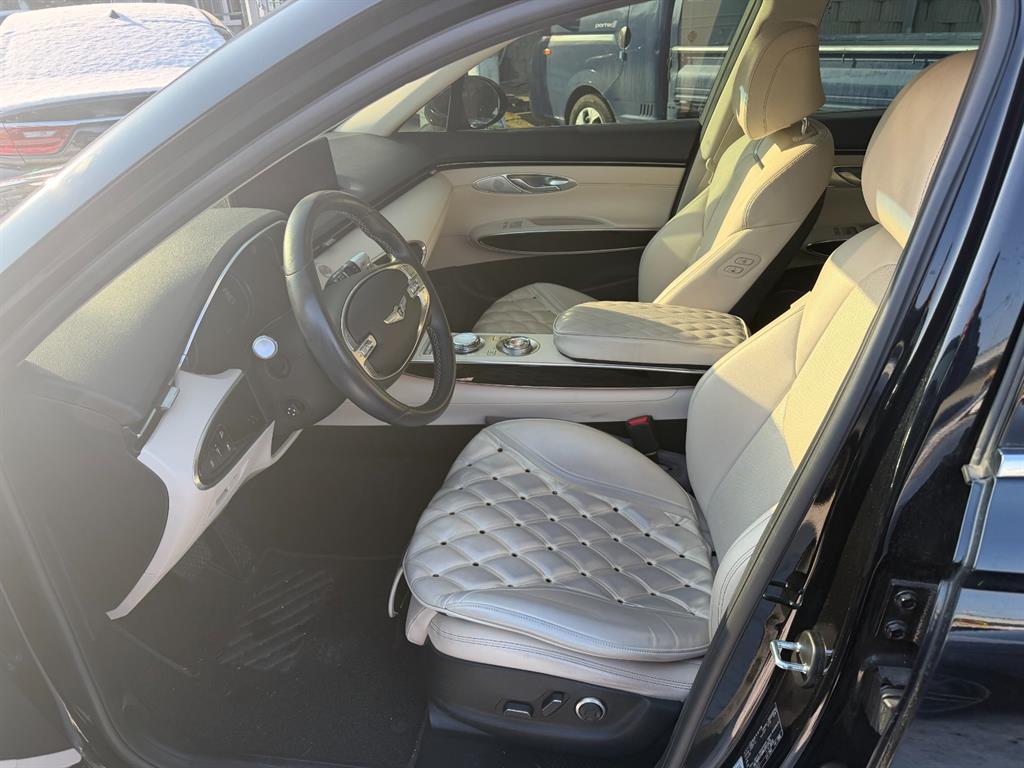 Genesis GV70 - Vista 5