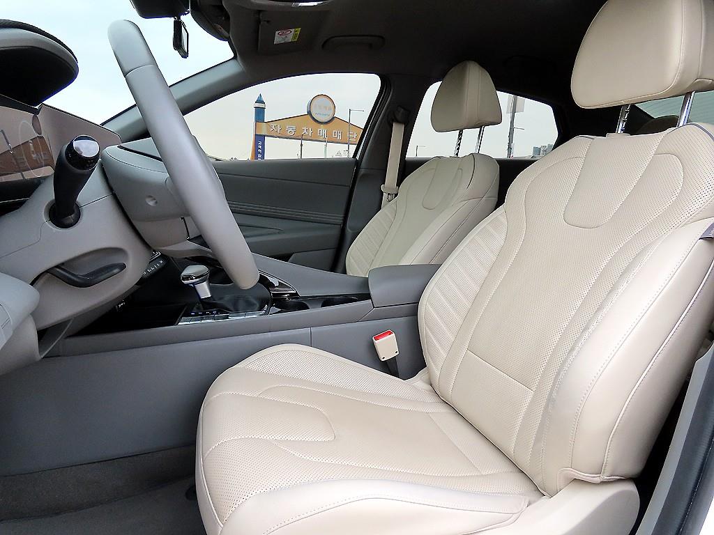 HYUNDAI Avante - Vista 5