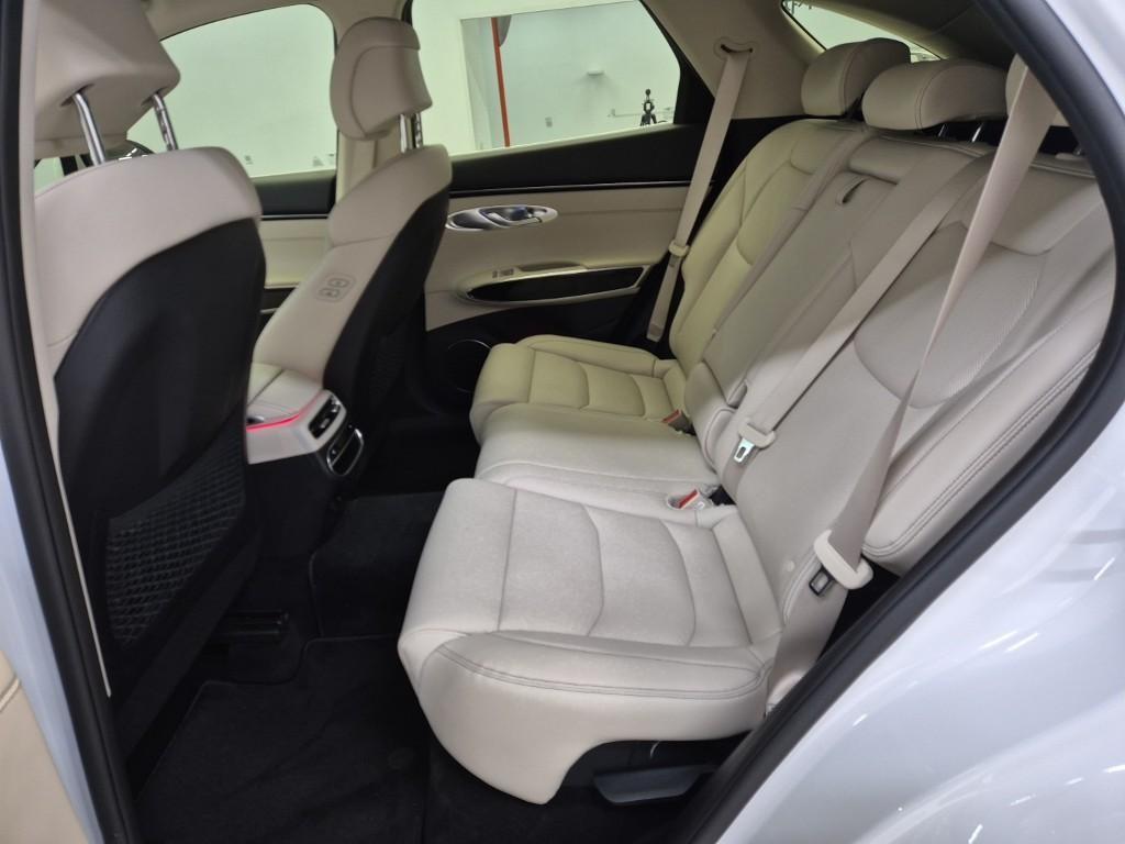 Genesis GV70 - Vista 6