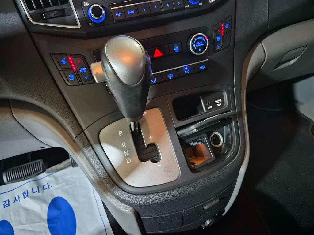 HYUNDAI Starex - Vista 11