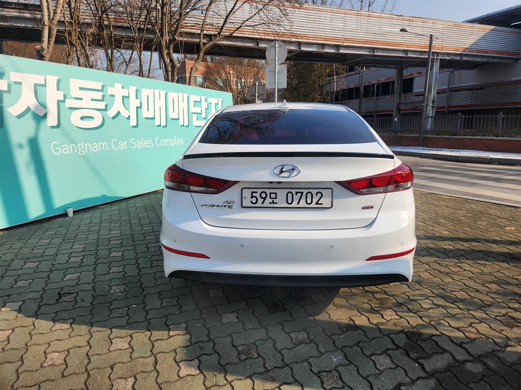 HYUNDAI Avante - Vista 4