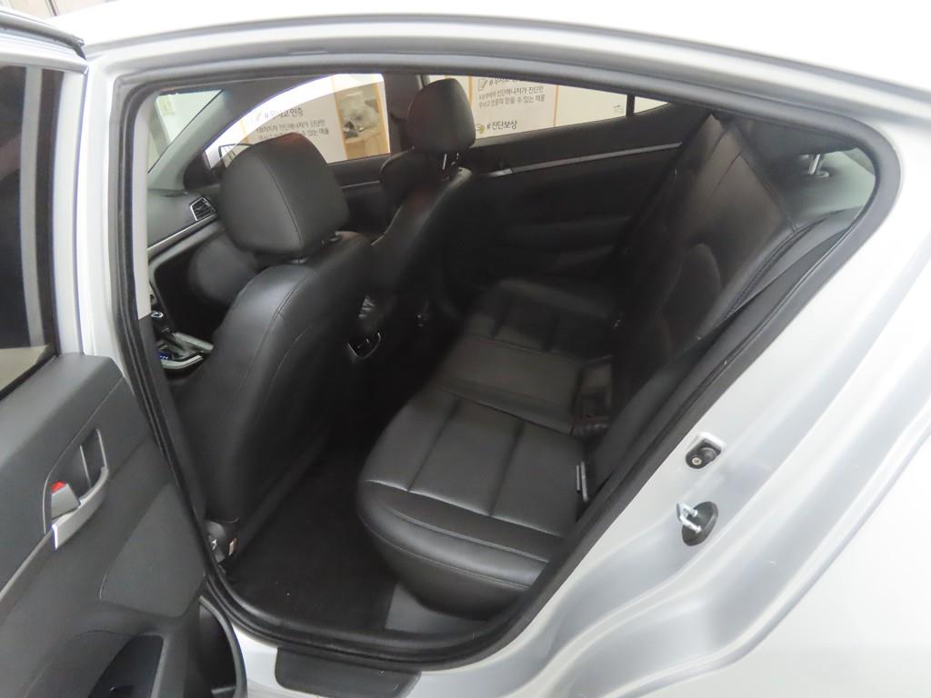 HYUNDAI Avante - Vista 6