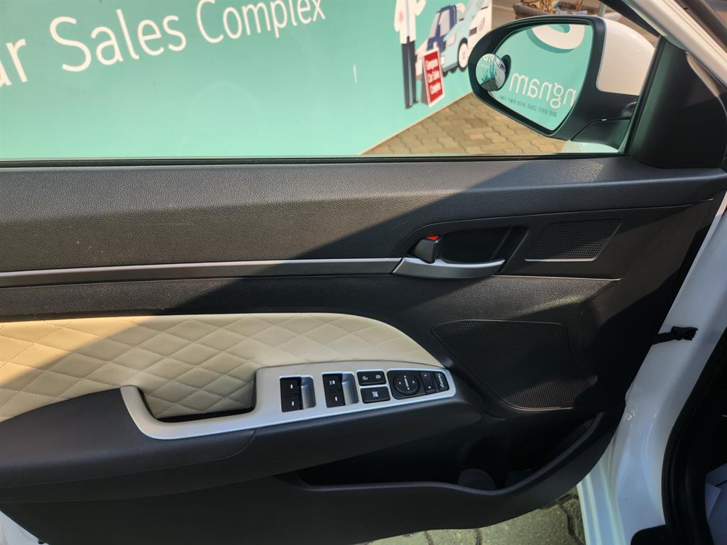 HYUNDAI Avante - Vista 8