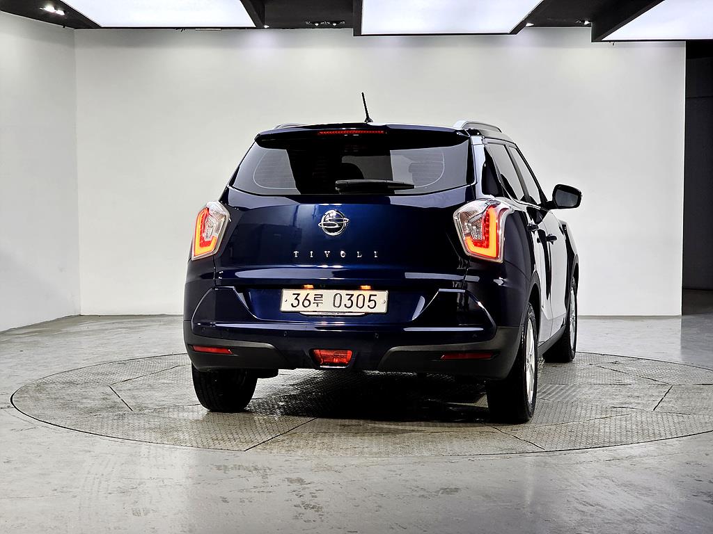 Ssangyong Tivoli - Vista 4