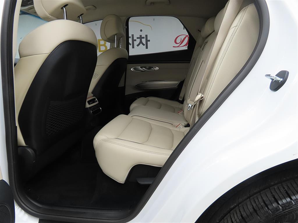 Genesis GV70 - Vista 6