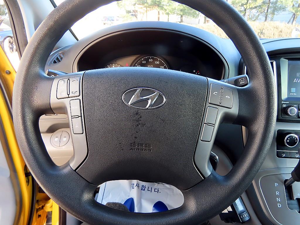 HYUNDAI Starex - Vista 9