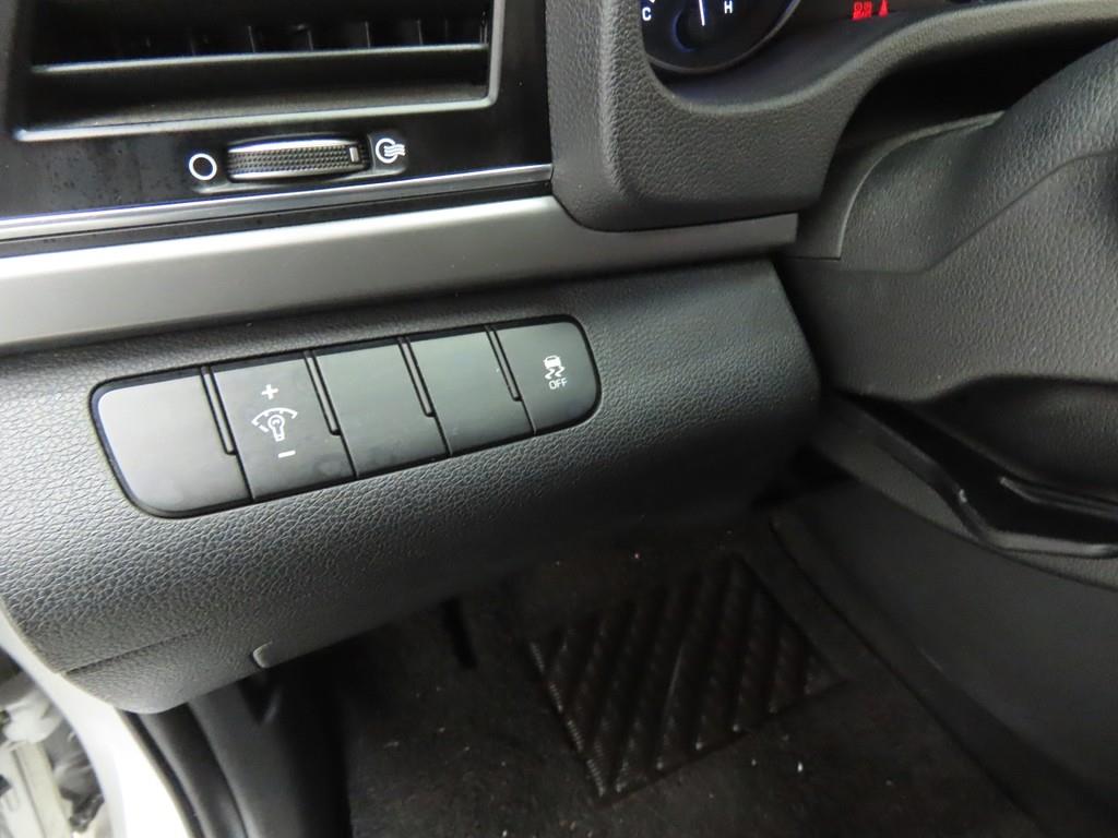 HYUNDAI Avante - Vista 10