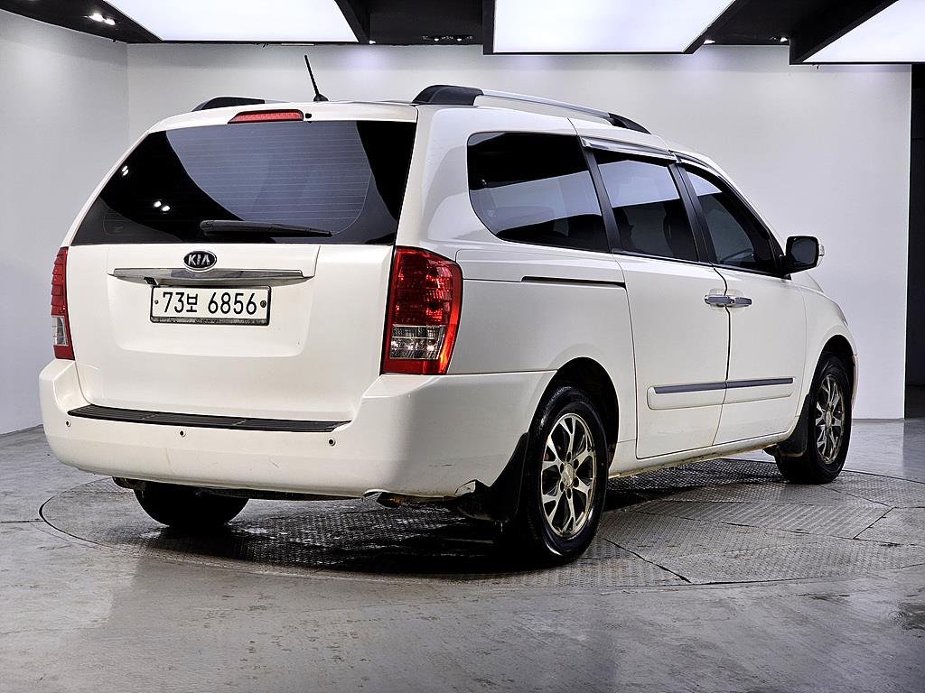 KIA Carnival - Vista 4