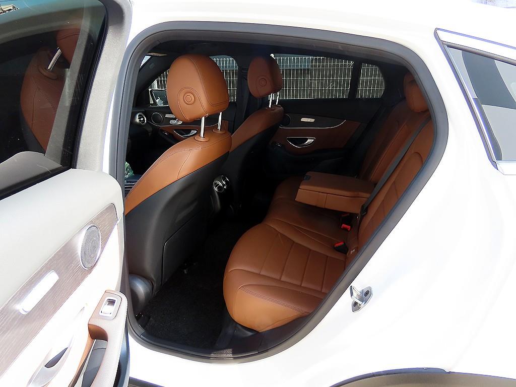 Mercedes Benz GLC Class - Vista 6