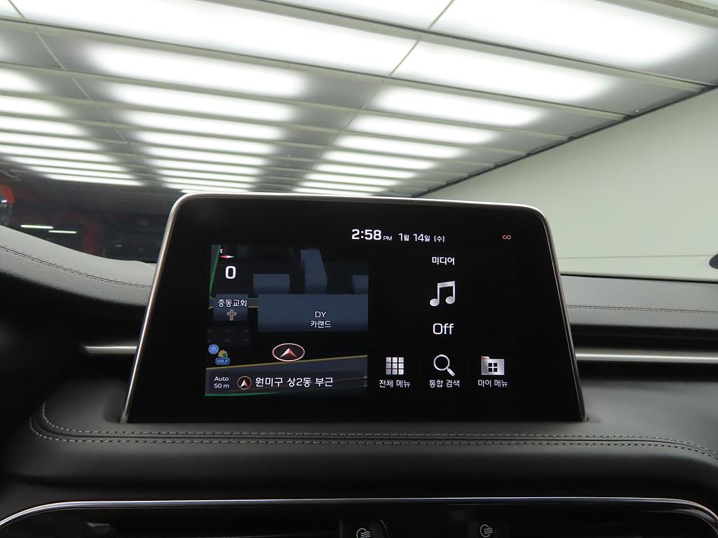 Genesis G70 - Vista 12