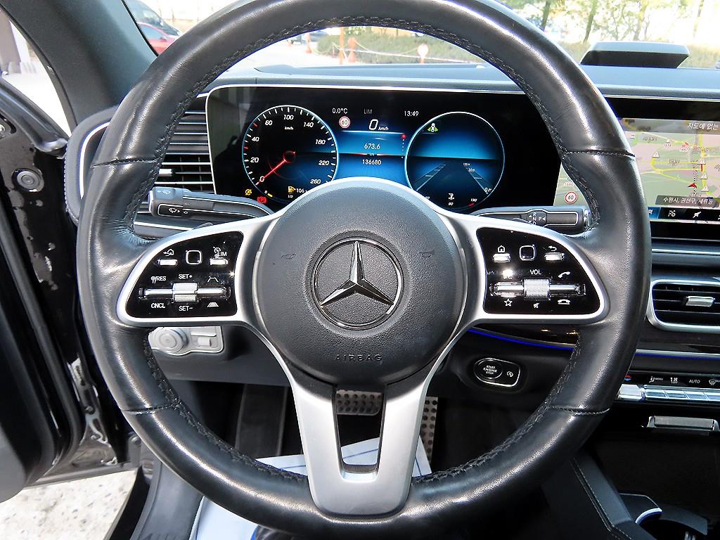 Mercedes Benz GLE Class - Vista 8