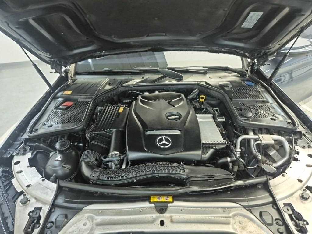 Mercedes Benz C Class - Vista 5