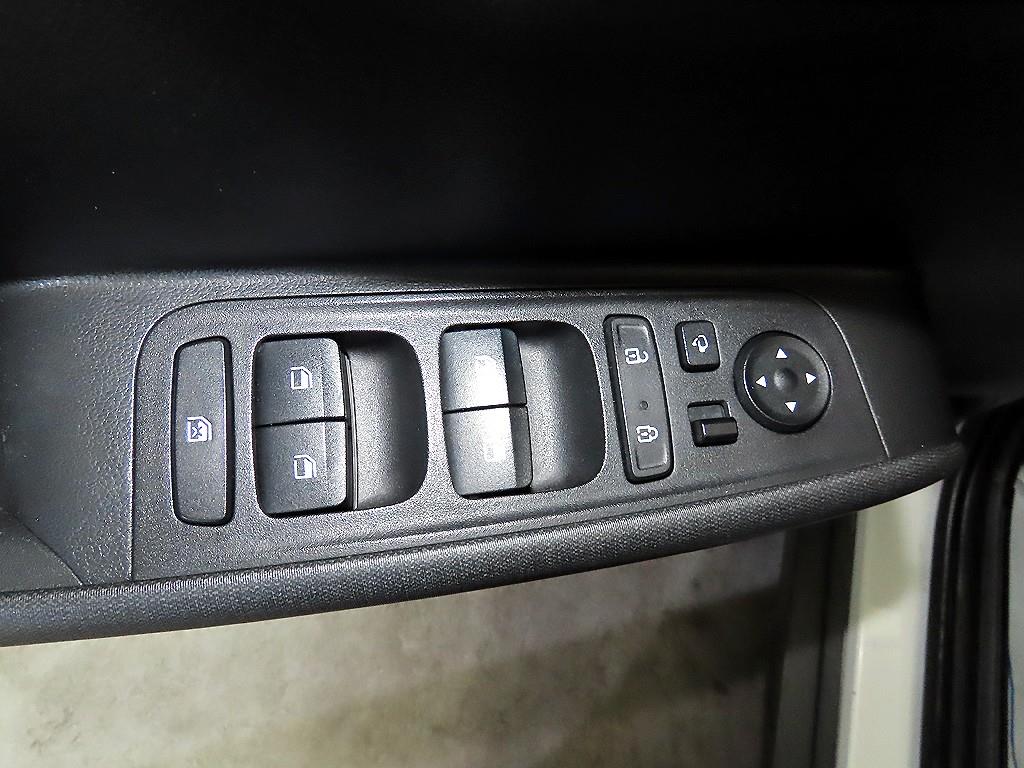 HYUNDAI Casper - Vista 12