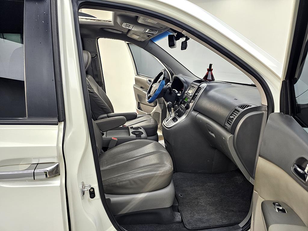 KIA Carnival - Vista 11