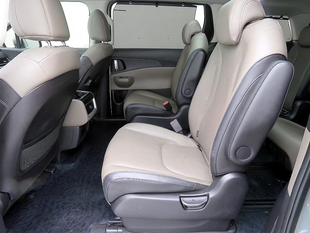 KIA Carnival - Vista 8