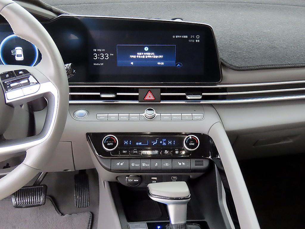 HYUNDAI Avante - Vista 10