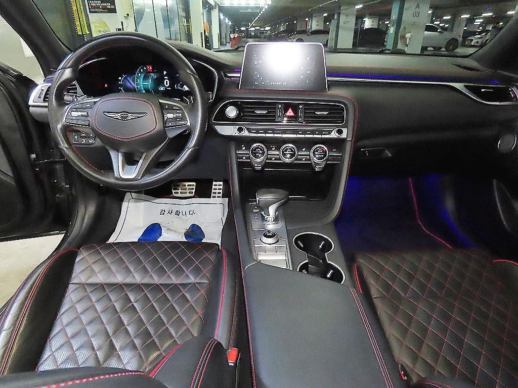 Genesis G70 - Vista 10