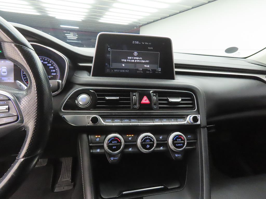 Genesis G70 - Vista 9