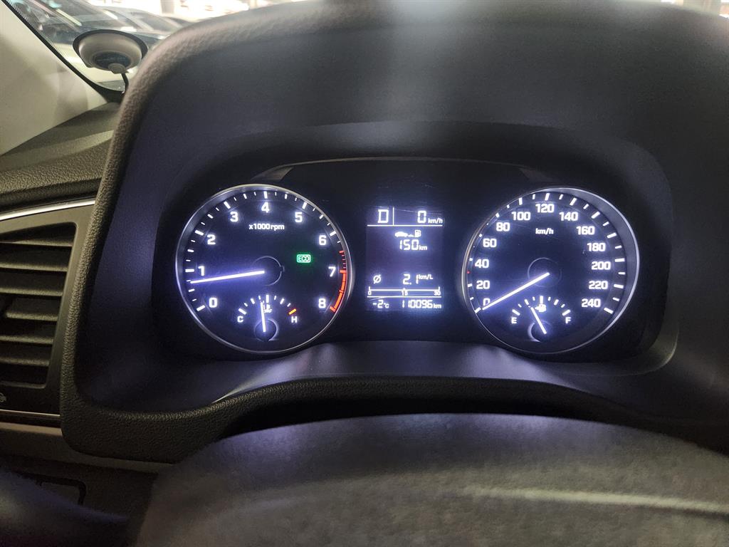 HYUNDAI Avante - Vista 5