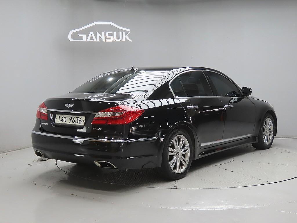 HYUNDAI Genesis - Vista 7