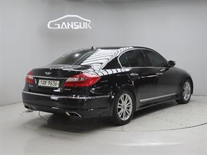 HYUNDAI Genesis - Vista 8