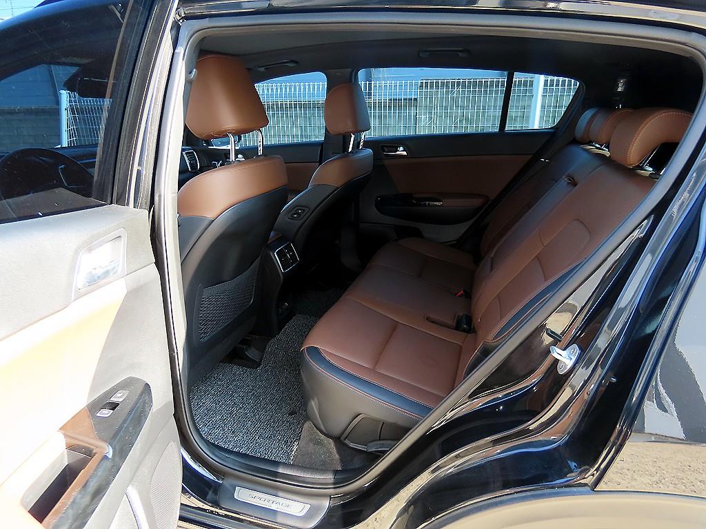 KIA Sportage - Vista 6