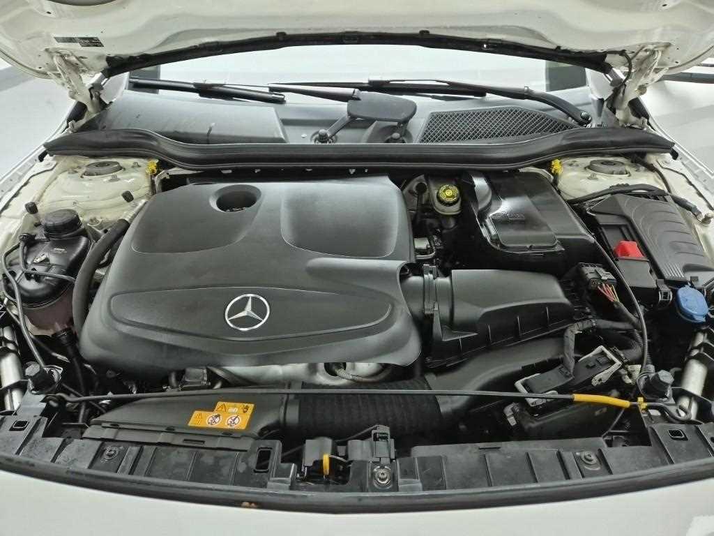 Mercedes Benz GLA Class - Vista 5