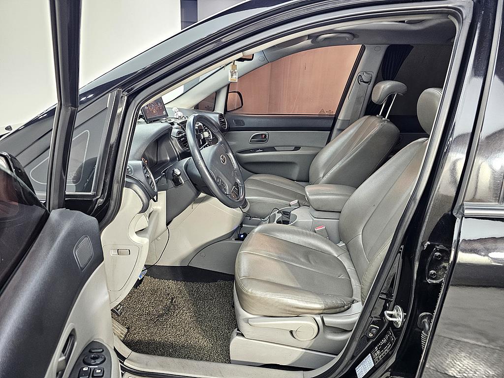 KIA Carens - Vista 8