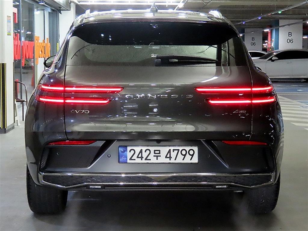 Genesis GV70 - Vista 5