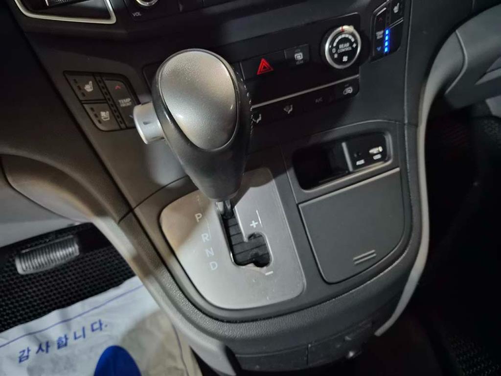 HYUNDAI Starex - Vista 11