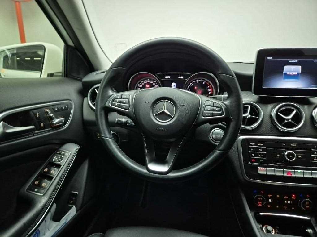 Mercedes Benz GLA Class - Vista 9