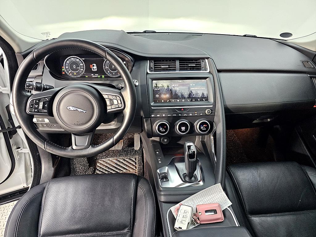 Jaguar E-PACE - Vista 5