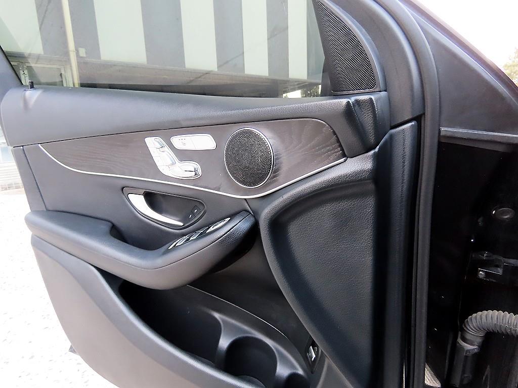 Mercedes Benz GLC Class - Vista 11