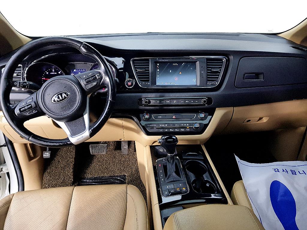 KIA Carnival - Vista 5