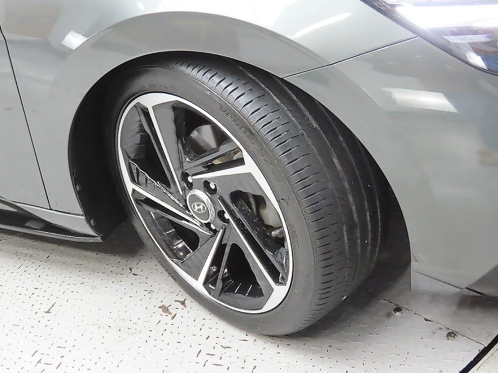 HYUNDAI Avante - Vista 9