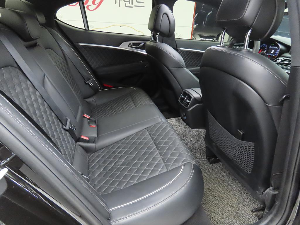 Genesis G70 - Vista 6