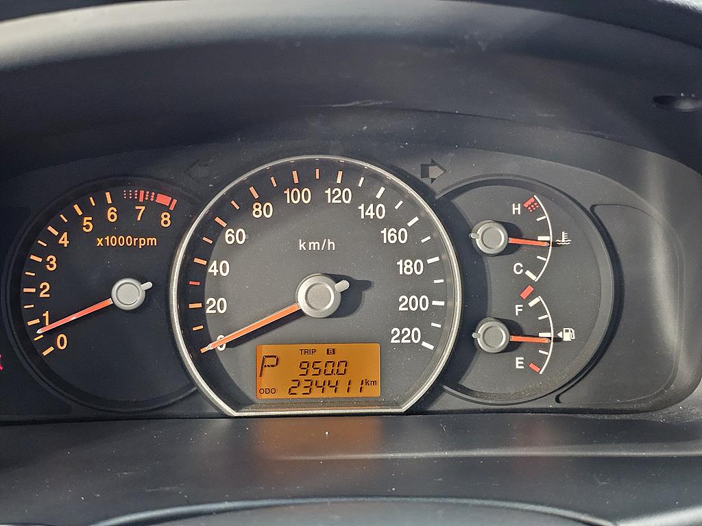 KIA Carens - Vista 6