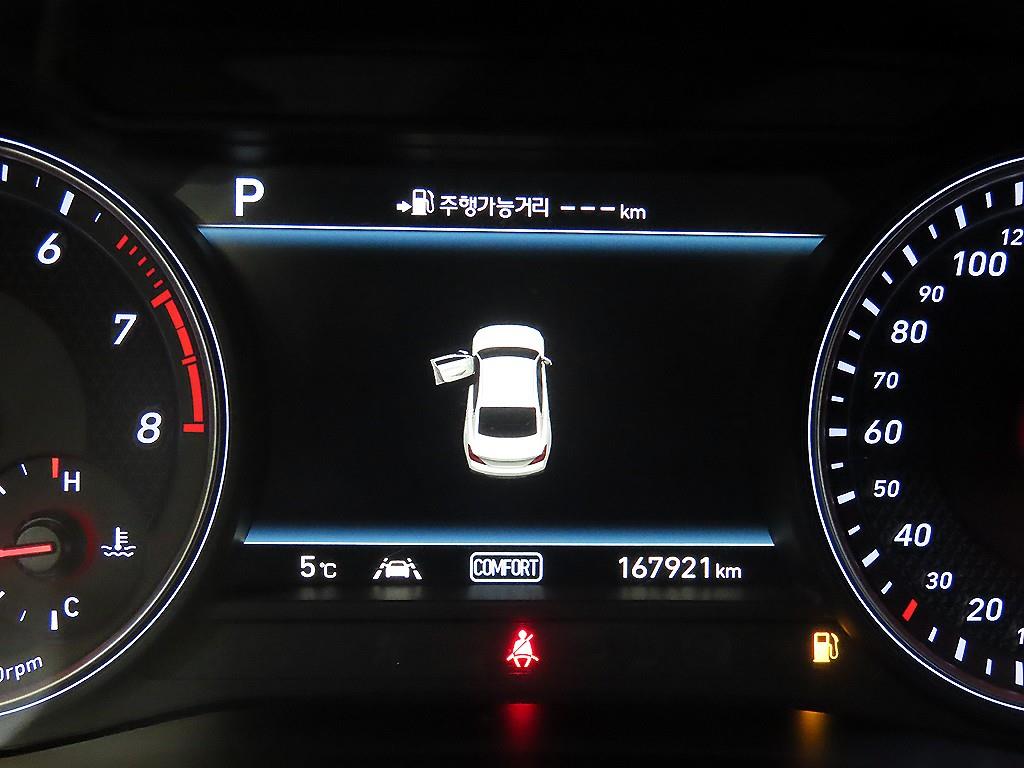 Genesis G70 - Vista 9