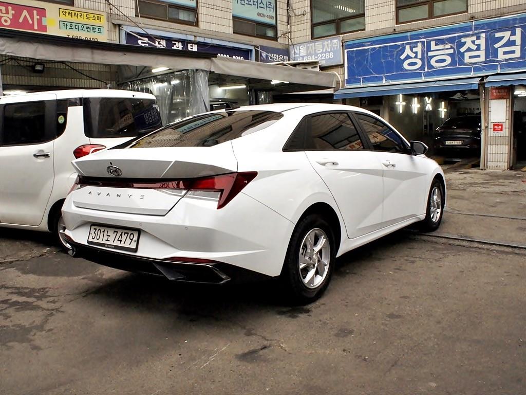 HYUNDAI Avante - Vista 7