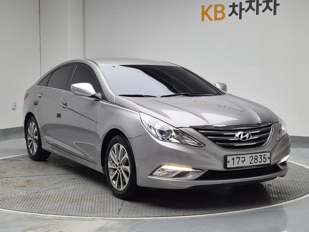 HYUNDAI Sonata - Vista 4