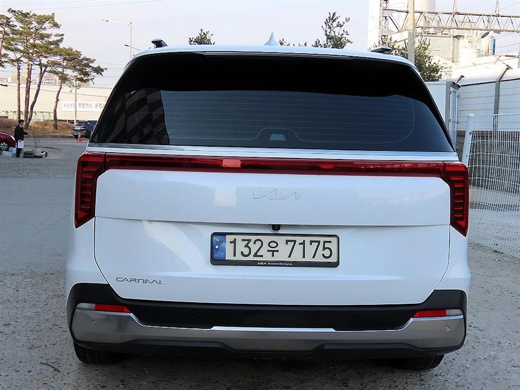 KIA Carnival - Vista 4