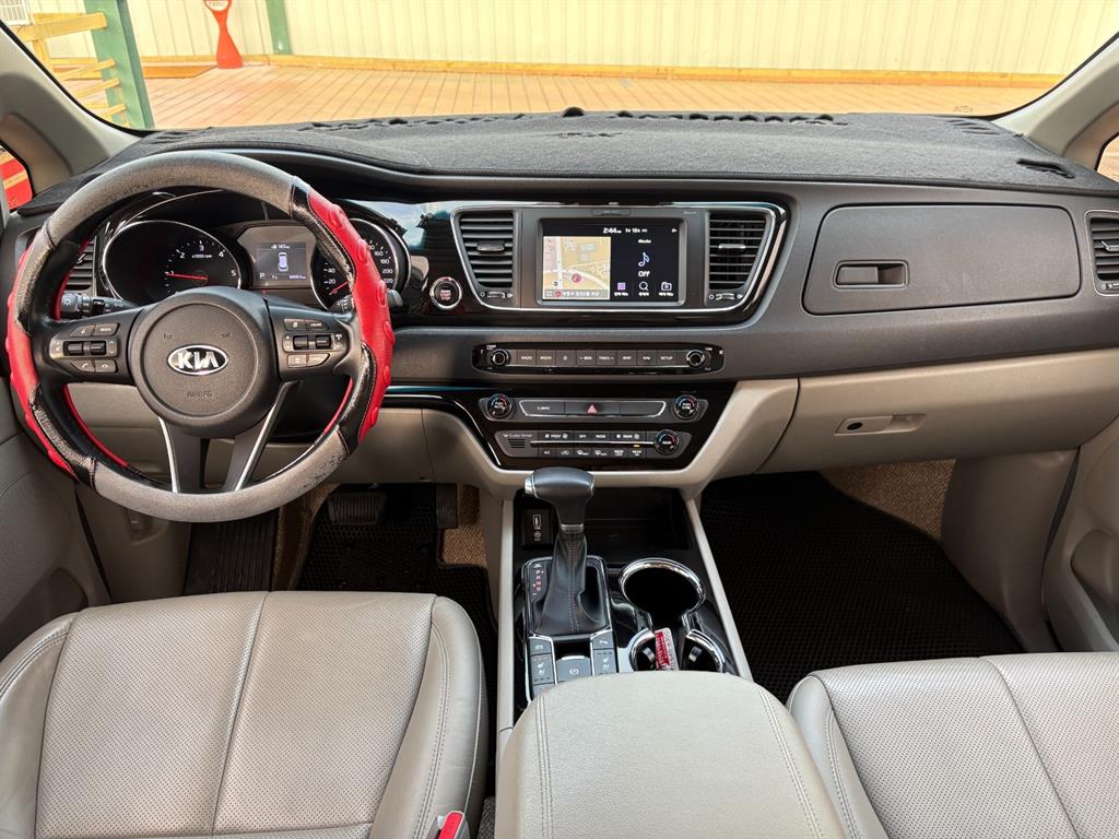 KIA Carnival - Vista 5