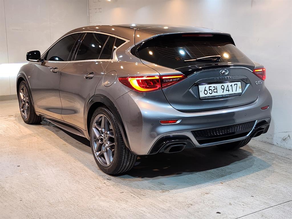 Infiniti Q - Vista 4