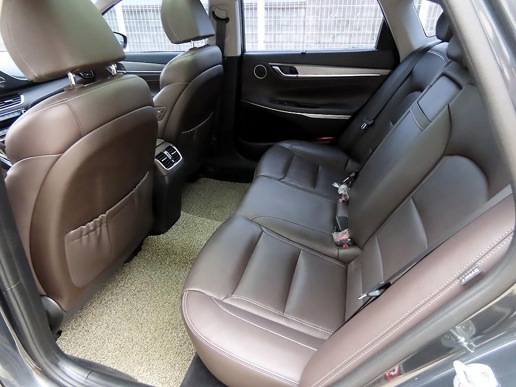 HYUNDAI Grandeur - Vista 6