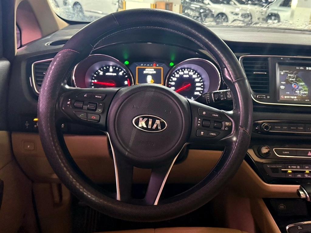 KIA Carnival - Vista 9