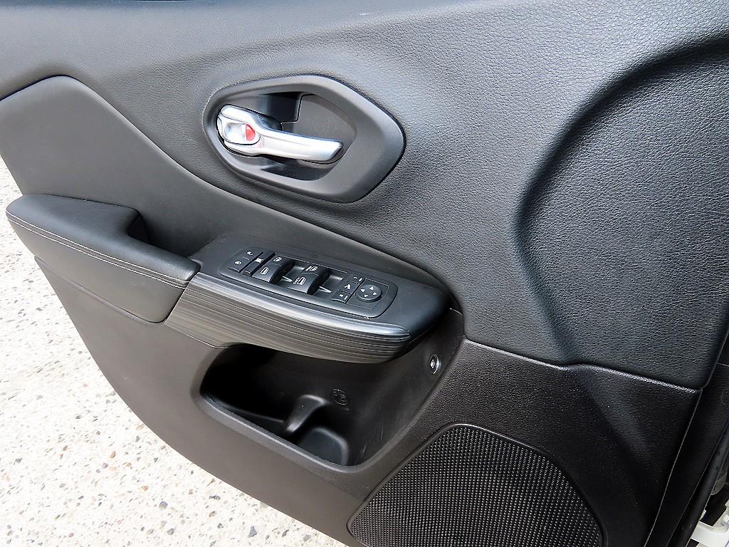 Jeep Cherokee - Vista 11