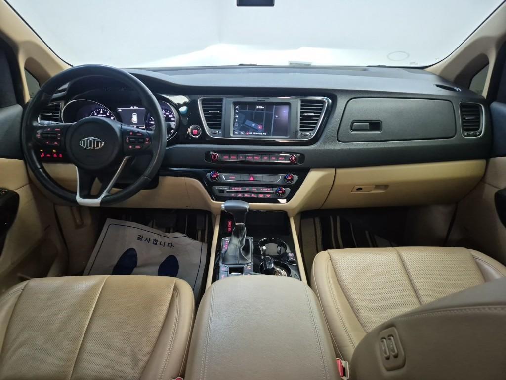 KIA Carnival - Vista 7