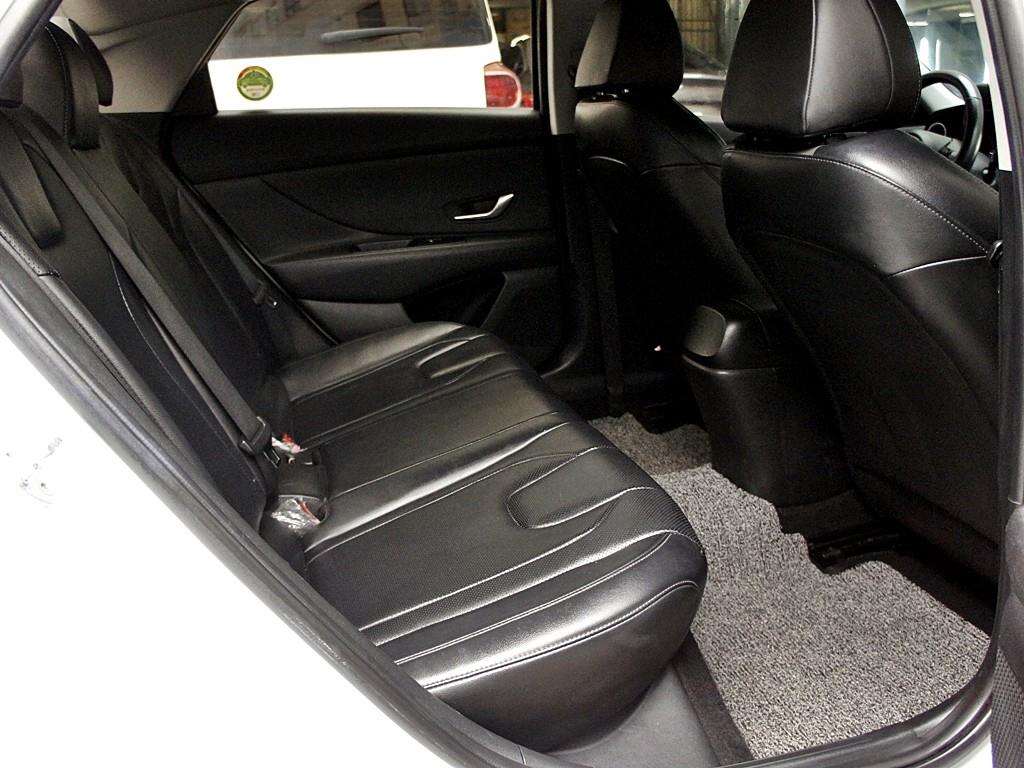 HYUNDAI Avante - Vista 11